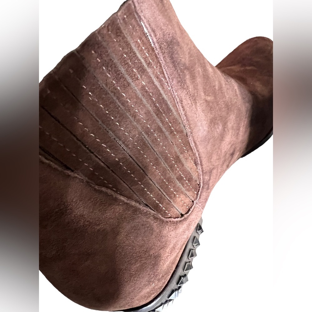 🤎 NIB! Donald Pliner Suede Stud Booties - Picture 9 of 13